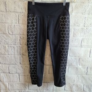 Athleta Black And White Eyelette Capri Leggings S